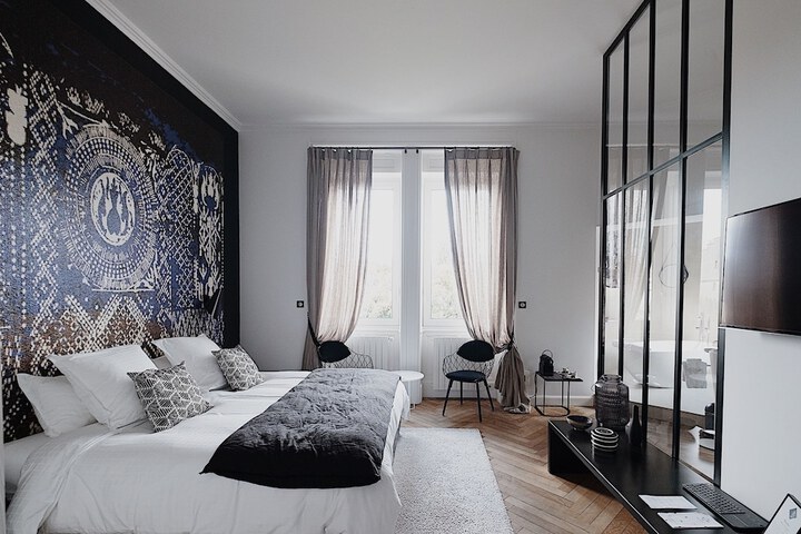 Room 10 of 97