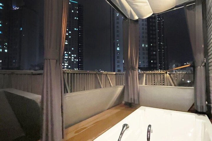 Room 25 of 59