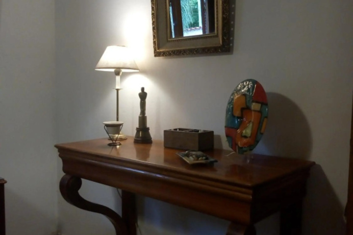 Room 2 of 10
