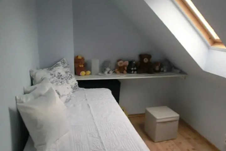 Room 5 of 10