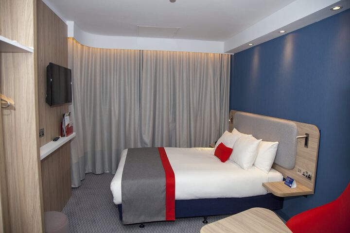 Room 11 of 33