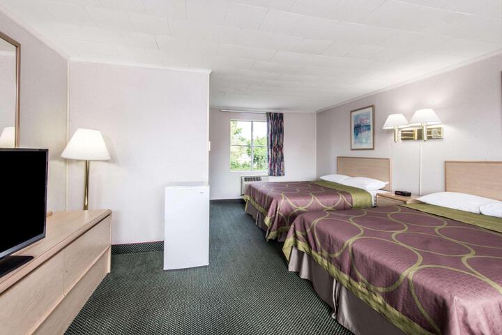 2 Queen Beds (3 of 10)