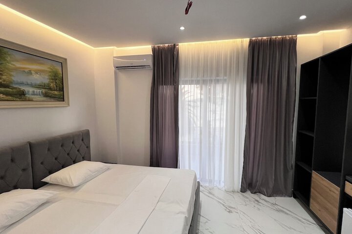 Room 10 of 30