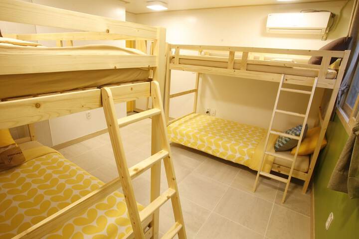 Room 16 of 122