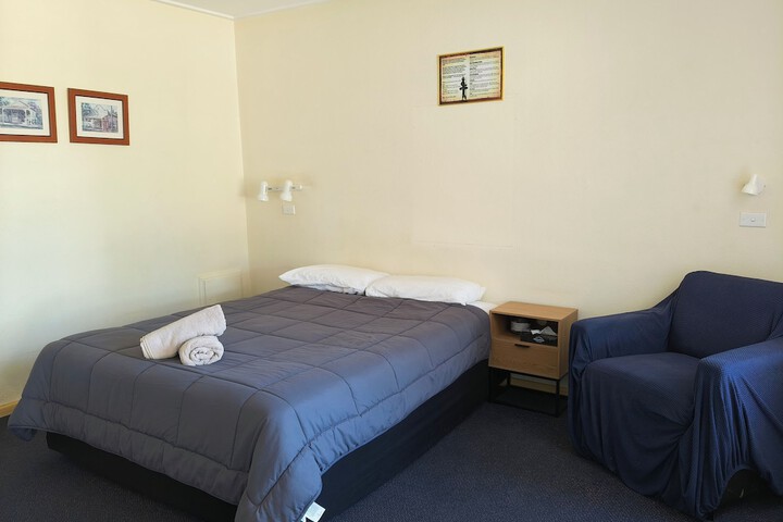Room 6 of 43