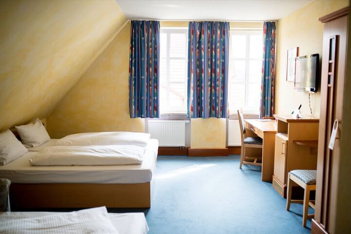 Room 7 of 35