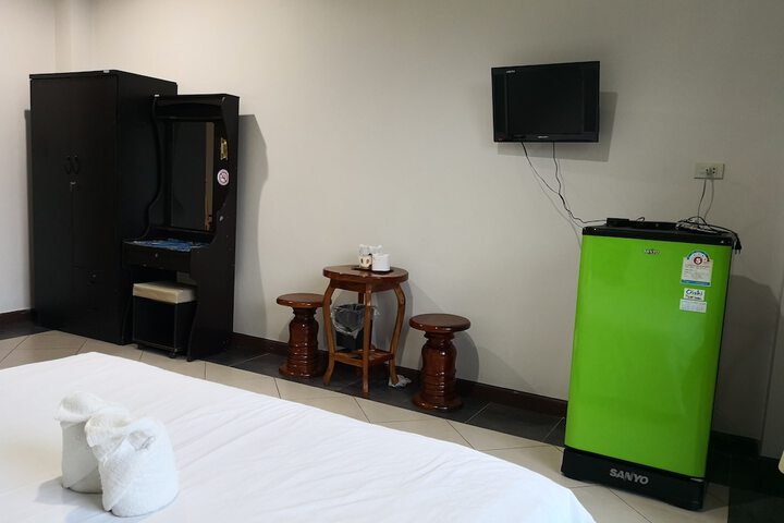 Room 11 of 23