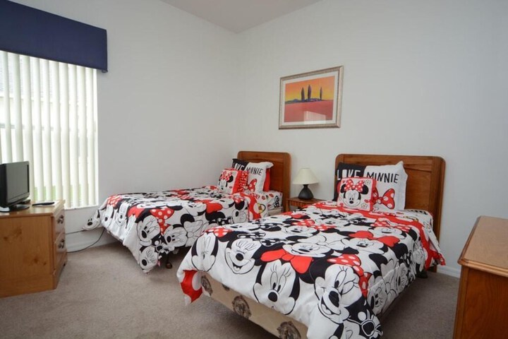 Room 6 of 26