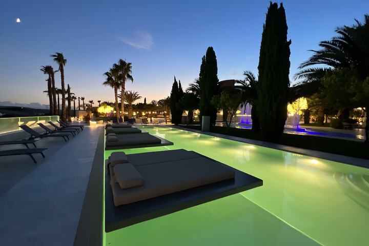 Pool 50 of 106