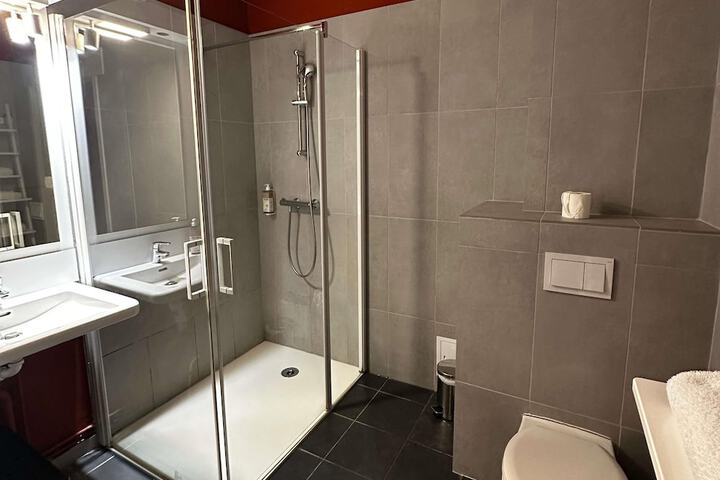 Room 20 of 65