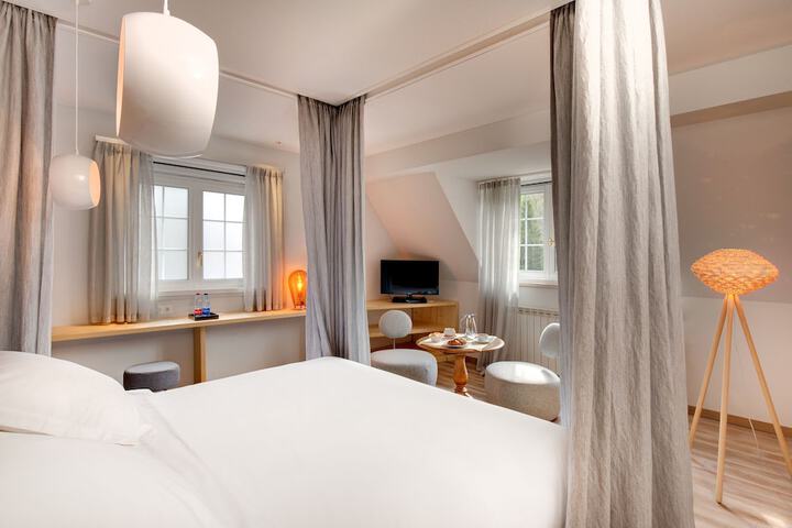 Room 21 of 204
