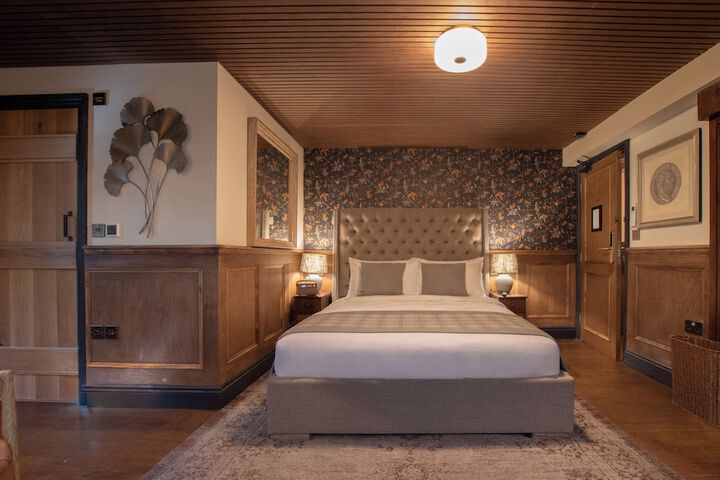 Room 14 of 33