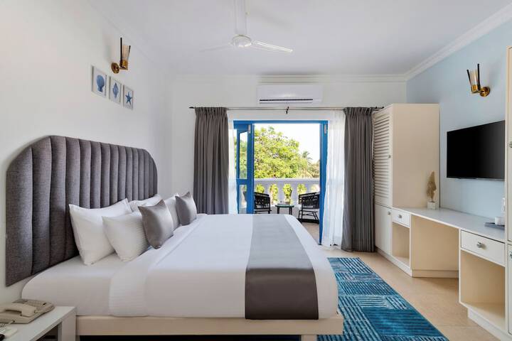 Room 3 of 32