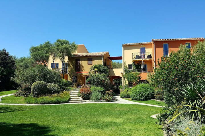 Hotel Exterior 71 of 75