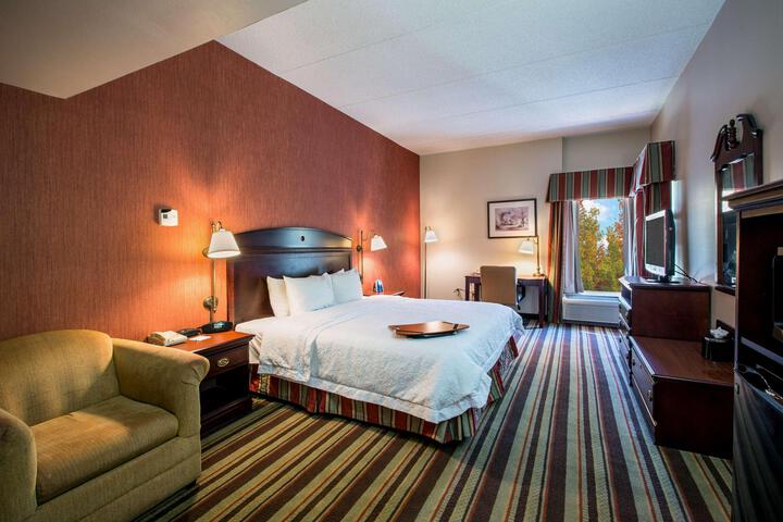 1 King Bed (6 of 22)