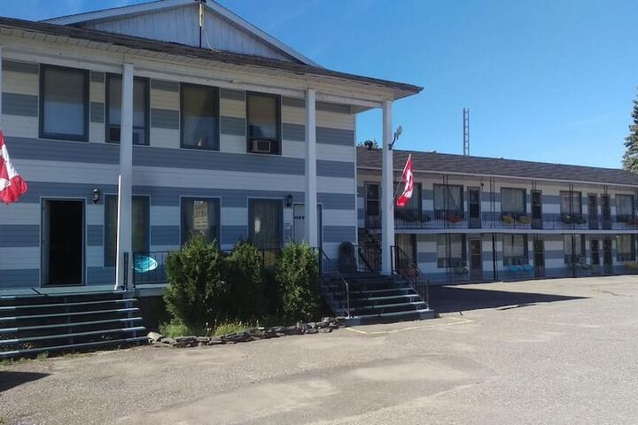 Bay Lake Inn (Frontiersman Motel)