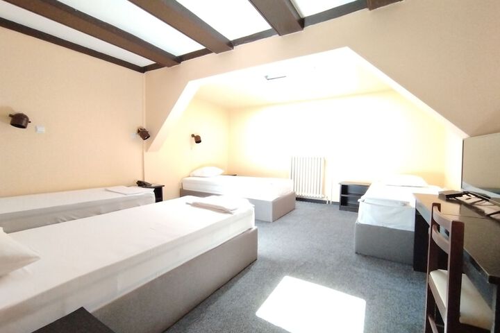 Room 19 of 59