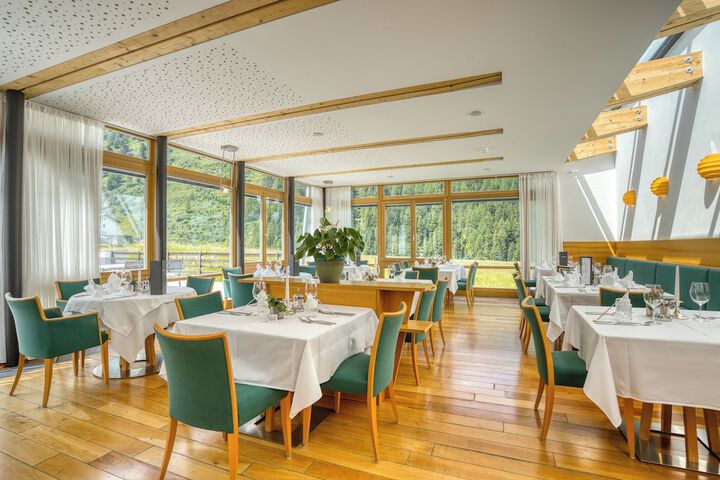 Dining 80 of 116