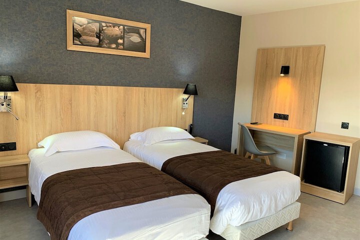 Room 12 of 77
