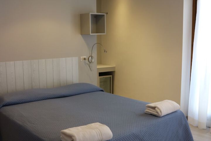 Room 16 of 90
