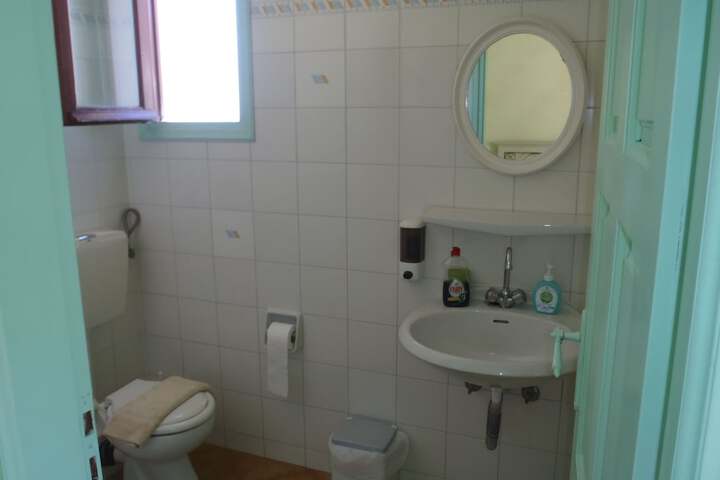 Room 72 of 106