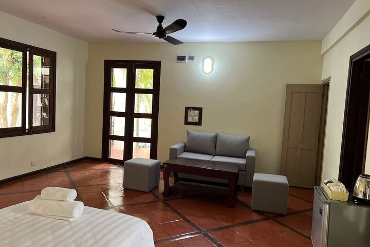 Room 9 of 80