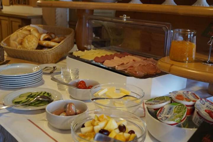 Breakfast/Coffee Service 9 of 13