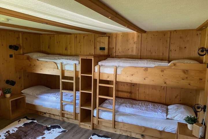 Room 4 of 117