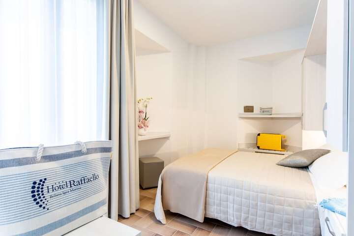 Room 43 of 114