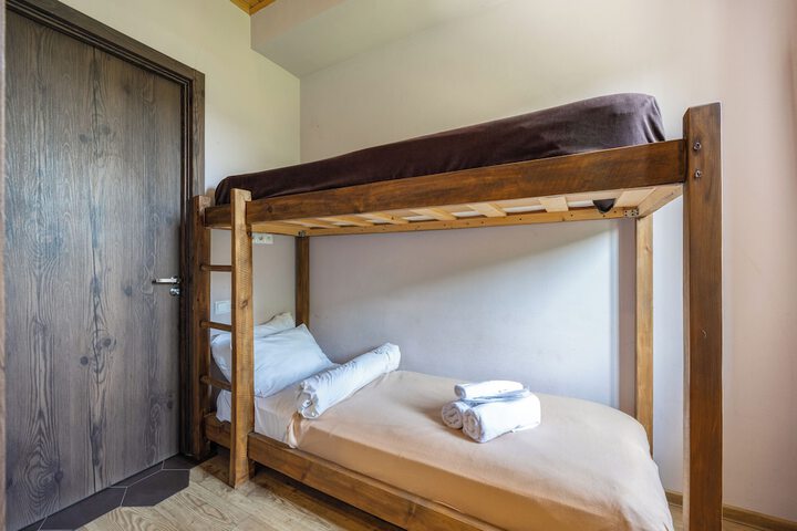 Room 4 of 138