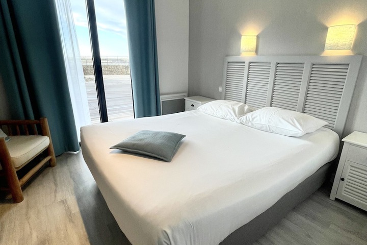 Room 3 of 40