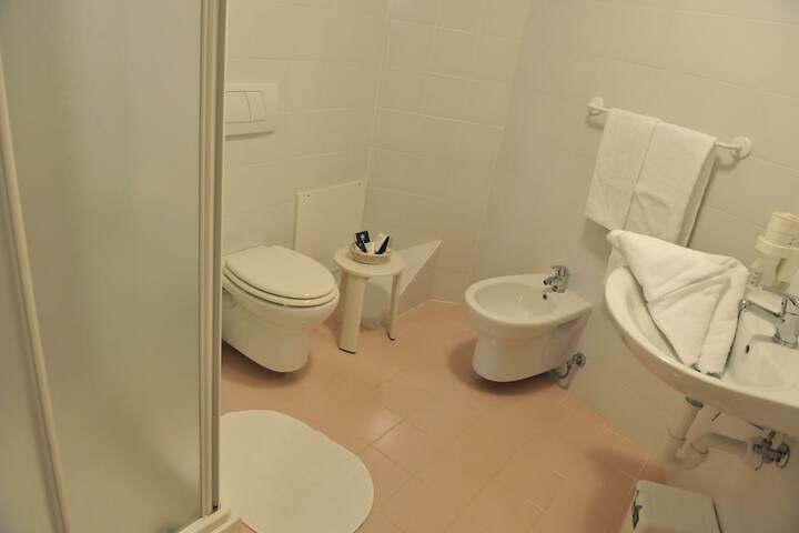 Room 44 of 101