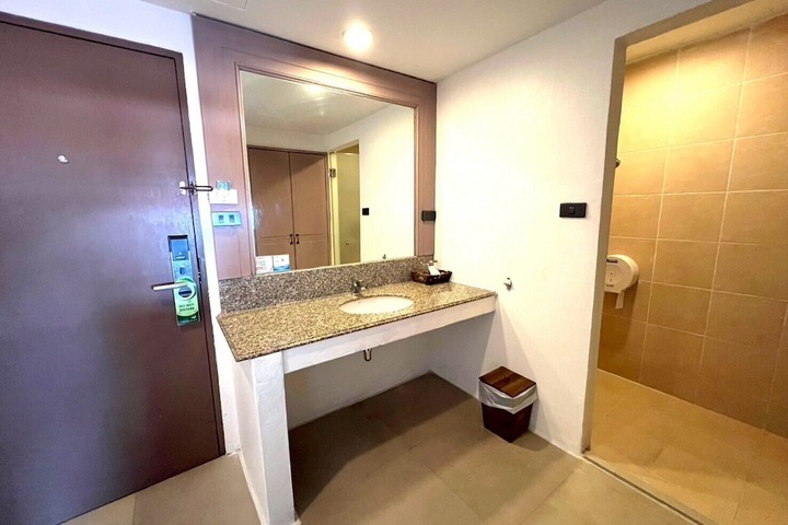 Room 20 of 100