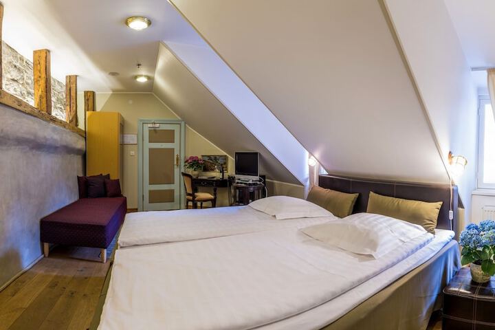 Room 26 of 91