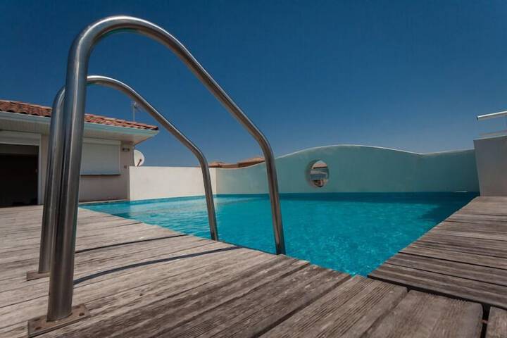 Pool 35 of 48