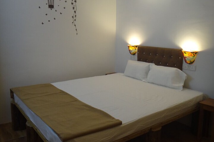 Room 12 of 53