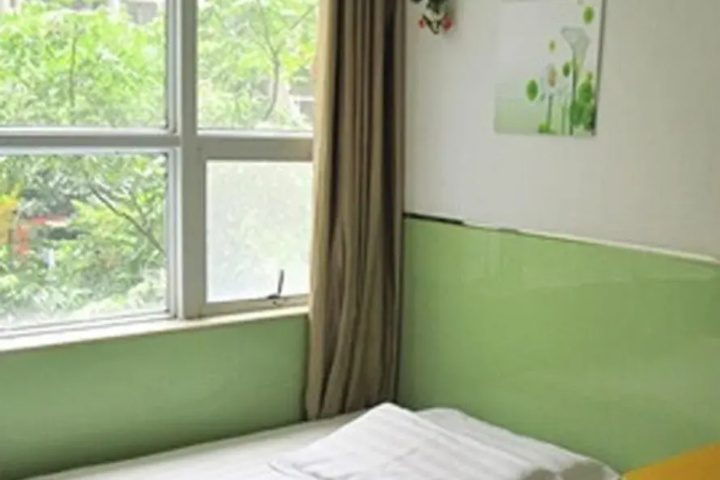 Room 4 of 10