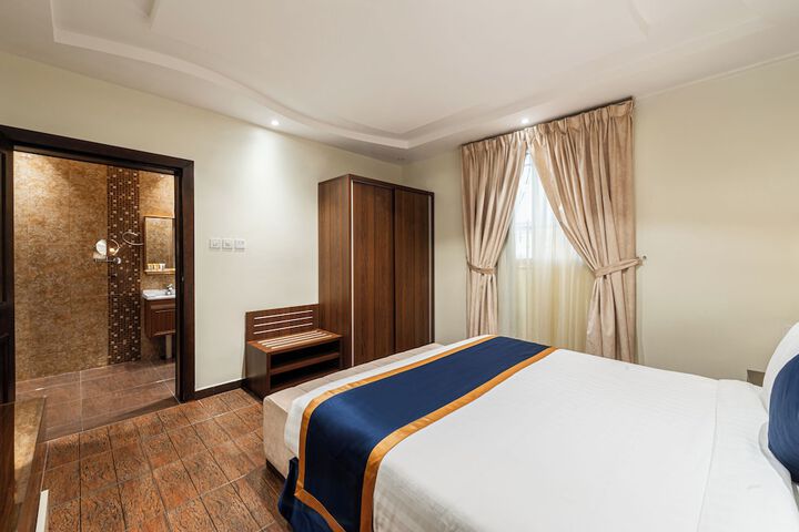 Room 9 of 18