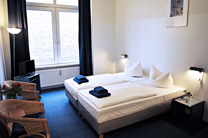 Room 53 of 86