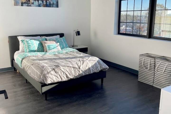 Room 4 of 8