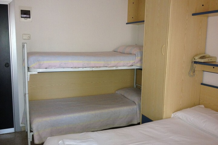 Room 8 of 36