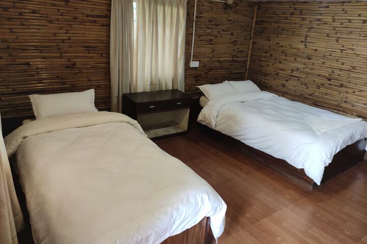Room 6 of 12