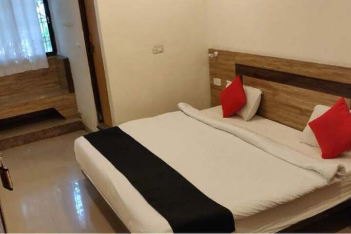 Room 13 of 31