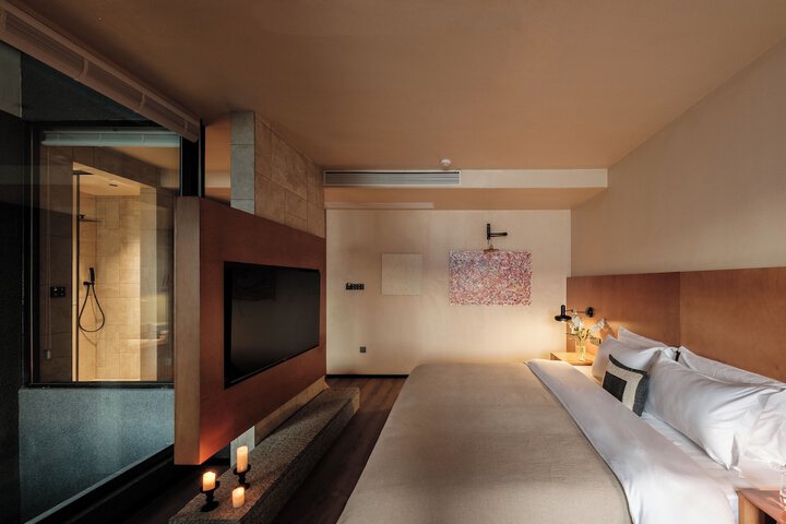 Room 17 of 169