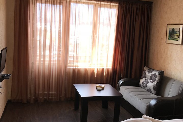 Room 4 of 32