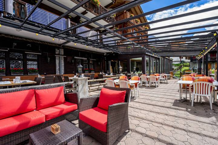 Sundeck 47 of 53