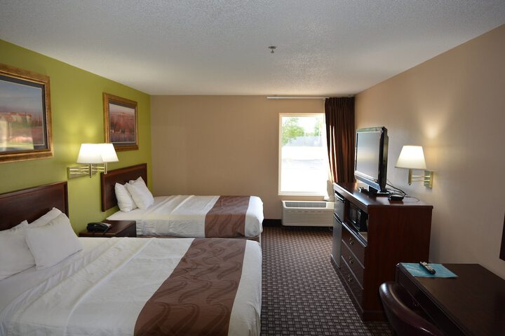 2 Queen Beds (6 of 11)