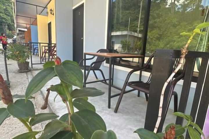 Hotel Exterior 11 of 12