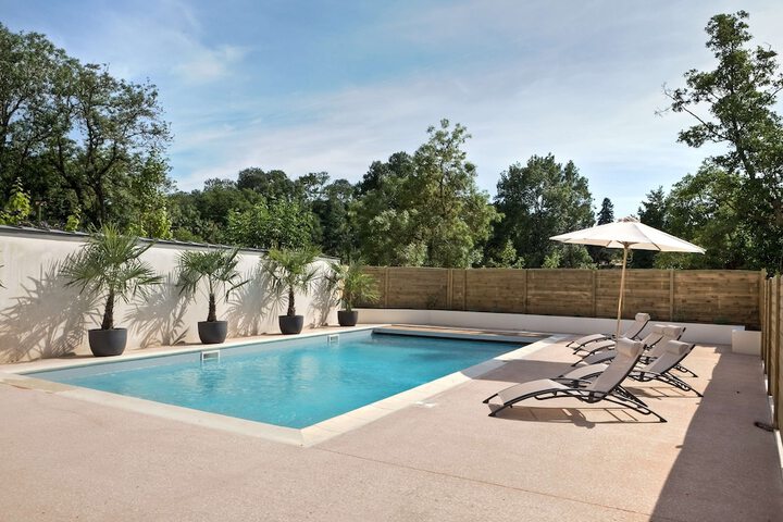 Pool 41 of 73