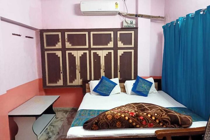 Room 3 of 20